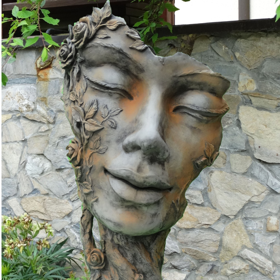 Waldhüterin "Flora", Steinguss
