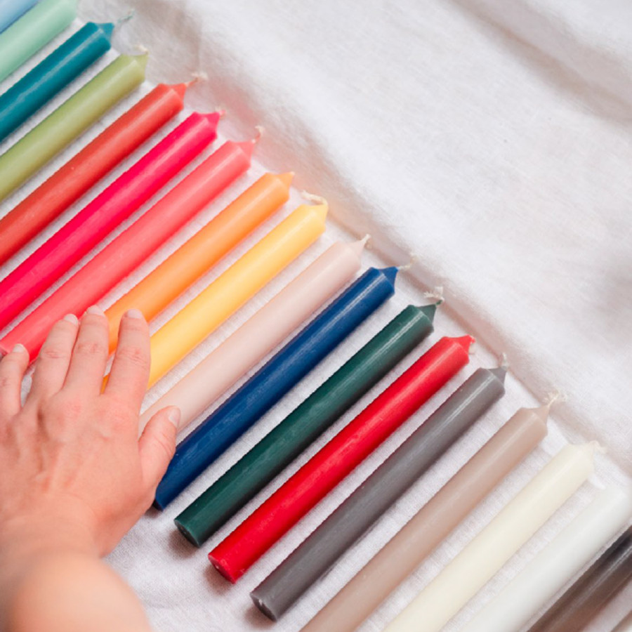Dekorative Kerzen für Farbe im Alltag